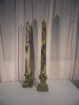 paire d'obélisques marbre vert veiné
