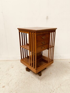 bibliothèque anglaise tournante en acajou et filet de marqueterie .XIX siècle.