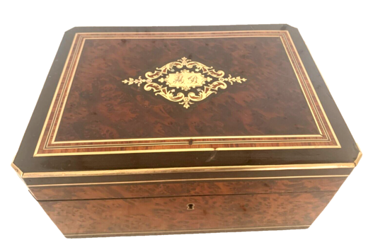 Boite a bijoux en loupe de thuya Coffret Marqueterie Boulle . XIX siècle .