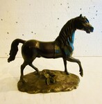 cheval fougueux en bronze . XX siècle .