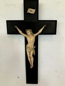 Christ sur croix en palissandre Objet de culte XX siècle