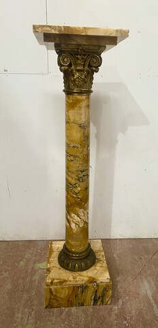 colonne dorique marbre jaune de Sienne et bronze finement sculpté . XIX siècle .