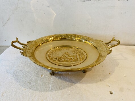 coupe sur pieds en bronze de F-Levillain fondeur Barbedienne . XIX siècle .