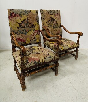 deux fauteuils haut dossier à assises dossier recouvrement tissus . XX siècle .