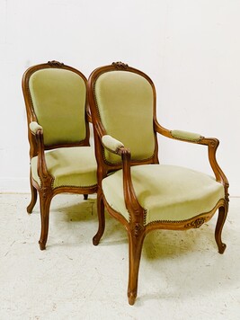 deux fauteuils haut dossier à assises dossier recouvrement tissus . XX siècle .