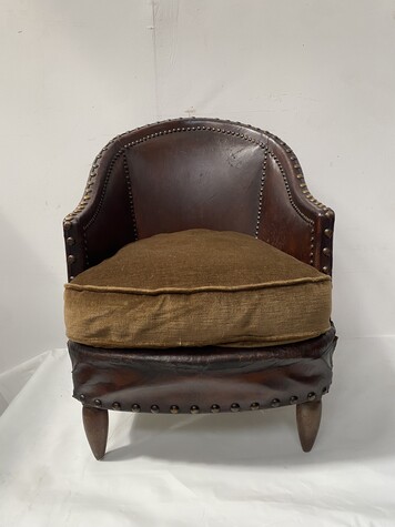 fauteuil club art déco assises tissus dossier recouvrement cuir . XX siècle .