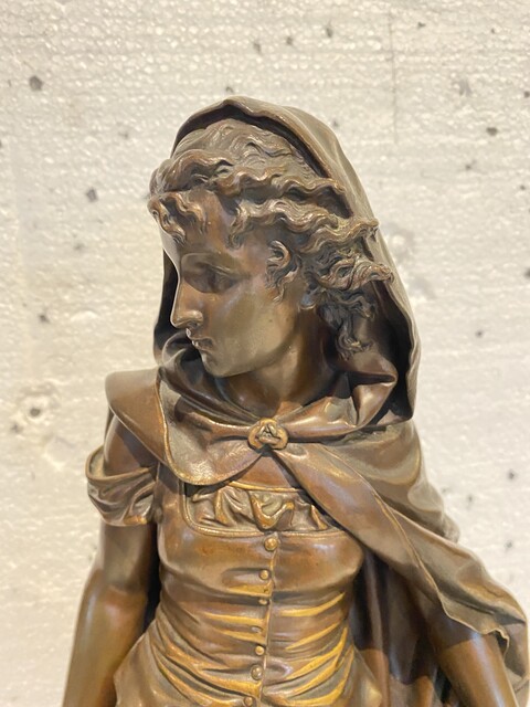 groupe en bronze sujet jeune fille aux fleurs par BOURET .XX siècle.