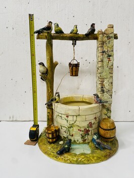 important puits en faïence de Vallauris de Delphin Massier . XX siècle .