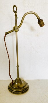 lampe de bureau réglable art déco en laiton et métal poli . XX siècle .