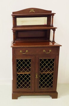 meuble en acajou formant vitrine partie basse . XIX siècle .