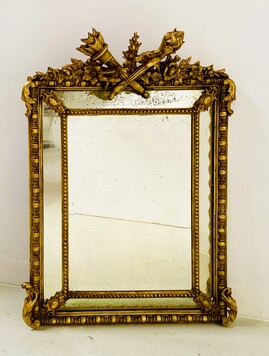 miroir doré à pare clause en bois stuqué doré miroir biseauté . XIX siècle.