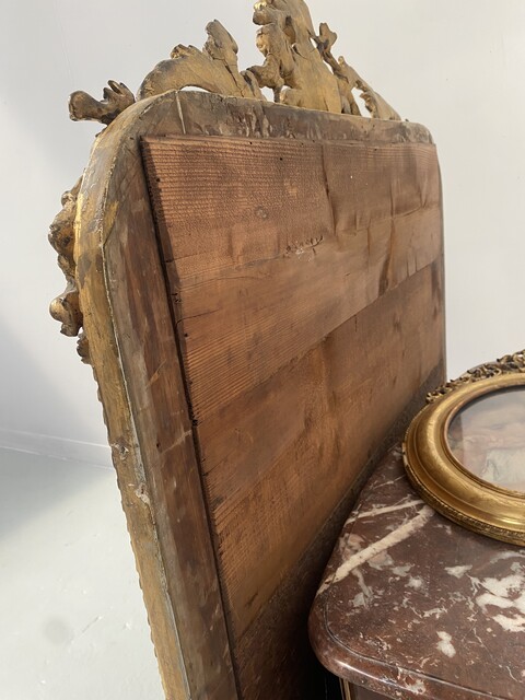 miroir en bois et stuc doré à décor de feuillage . XIX siècle .