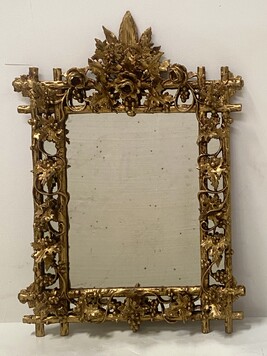 miroir en bois sculpté ajouré décor feuilles de vigne dorure . XIX siècle .