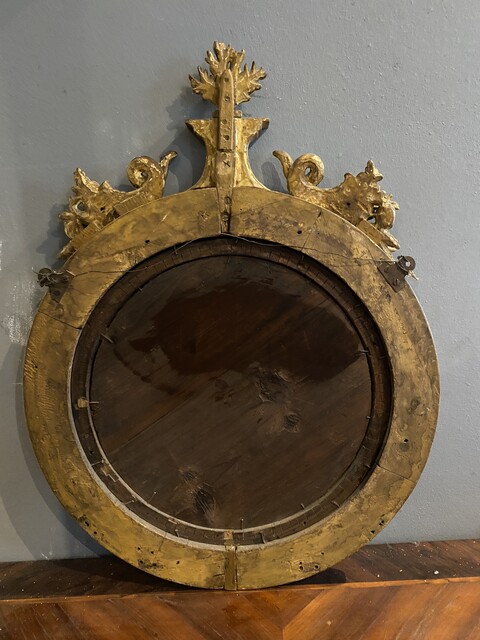 miroir sorcière en bois sculpté doré ajouré décor corne d'abondance .XIX siècle.