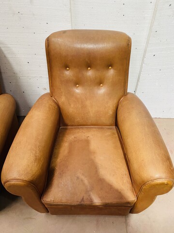 paire de fauteuils club style art déco recouvrement cuir havane . XX siècle .