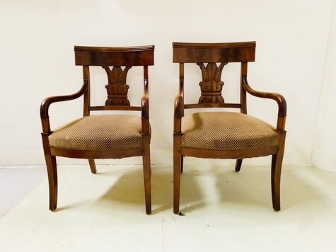 paire de fauteuils en acajou massif finement sculptée . XIX siècle .