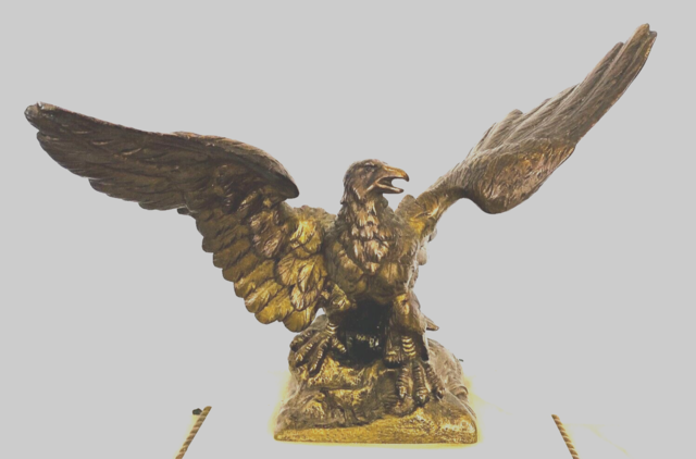 pendule cage époque Napoléon III sujet aigle en bronze signé . XX siècle .