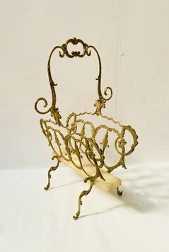 porte journaux ou revues style Louis XV bronze et laiton et marbre . XX siècle .