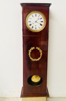 régulateur du XIX siècle ossature en acajou placage d'acajou . XIX siècle .