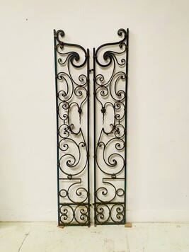 séparation deux vantaux en fonte de fer martelé . XX siècle .