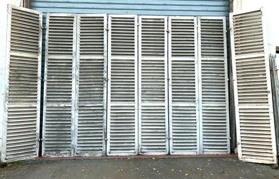  Suite of eight shutters with shutters in solid oak XIX century 
