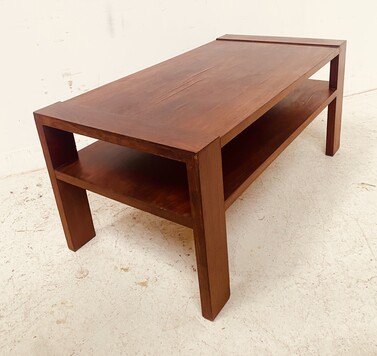 table basse architecturale époque art déco en placage d'acajou . XX siècle .