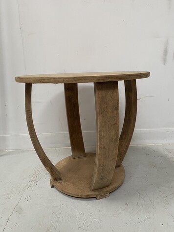 table basse ronde art déco en placage de bois de chêne . XX siècle .