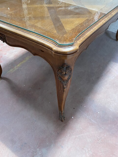 table louis XV en chêne massif plateau parquet de Versailles . XX siècle .