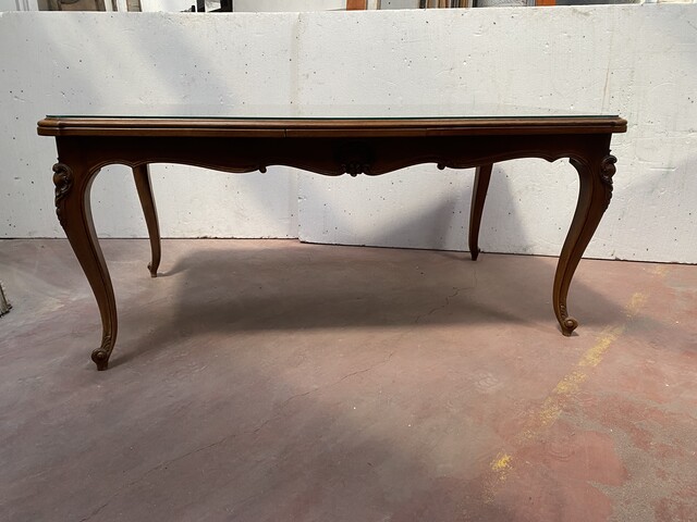 table louis XV en chêne massif plateau parquet de Versailles . XX siècle .