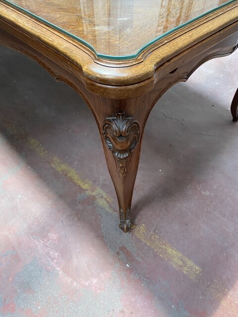 table louis XV en chêne massif plateau parquet de Versailles . XX siècle .