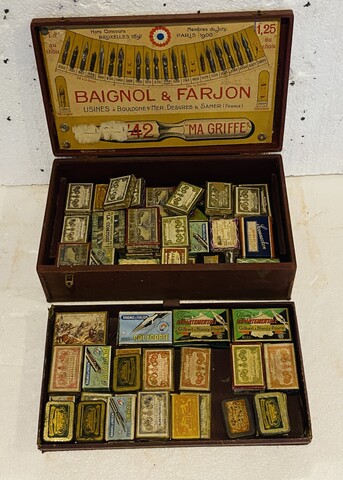 valise de représentation de plumes de la maison Baignol & Fargon . XX siècle .