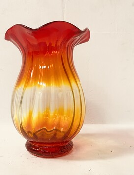 vase bicolore à ondulation . XX siècle .