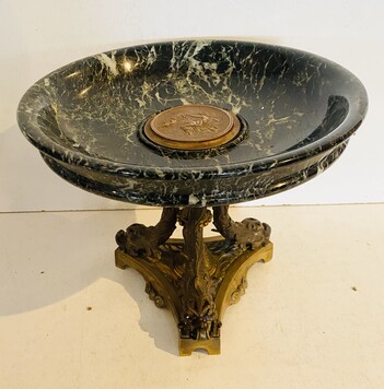 Vide poche en bronze et marbre vert de mer . XIX siècle.